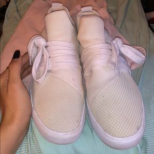 steve madden white sneakers worn twice will wash